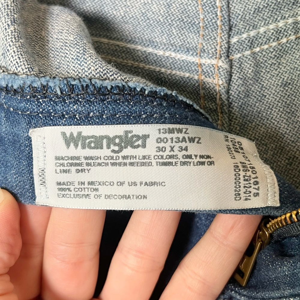 Vintage wrangler jeans cut and distressed into shorts 30w - Picture 6 of 9